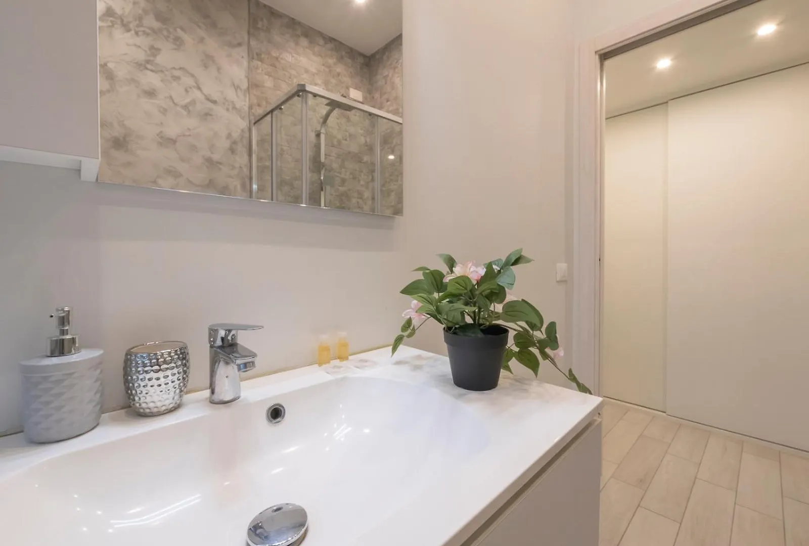 Ihost Apartment - Trasimeno 22 Milan 0*,  Italy