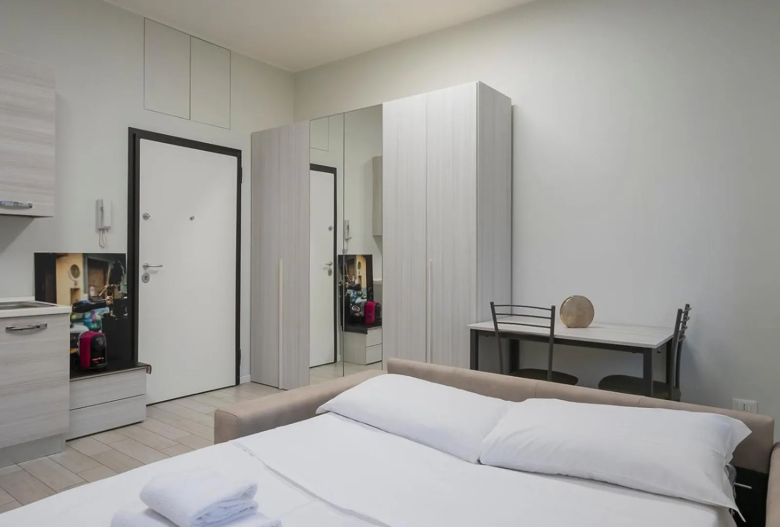 Ihost Apartment - Trasimeno 22 Milan